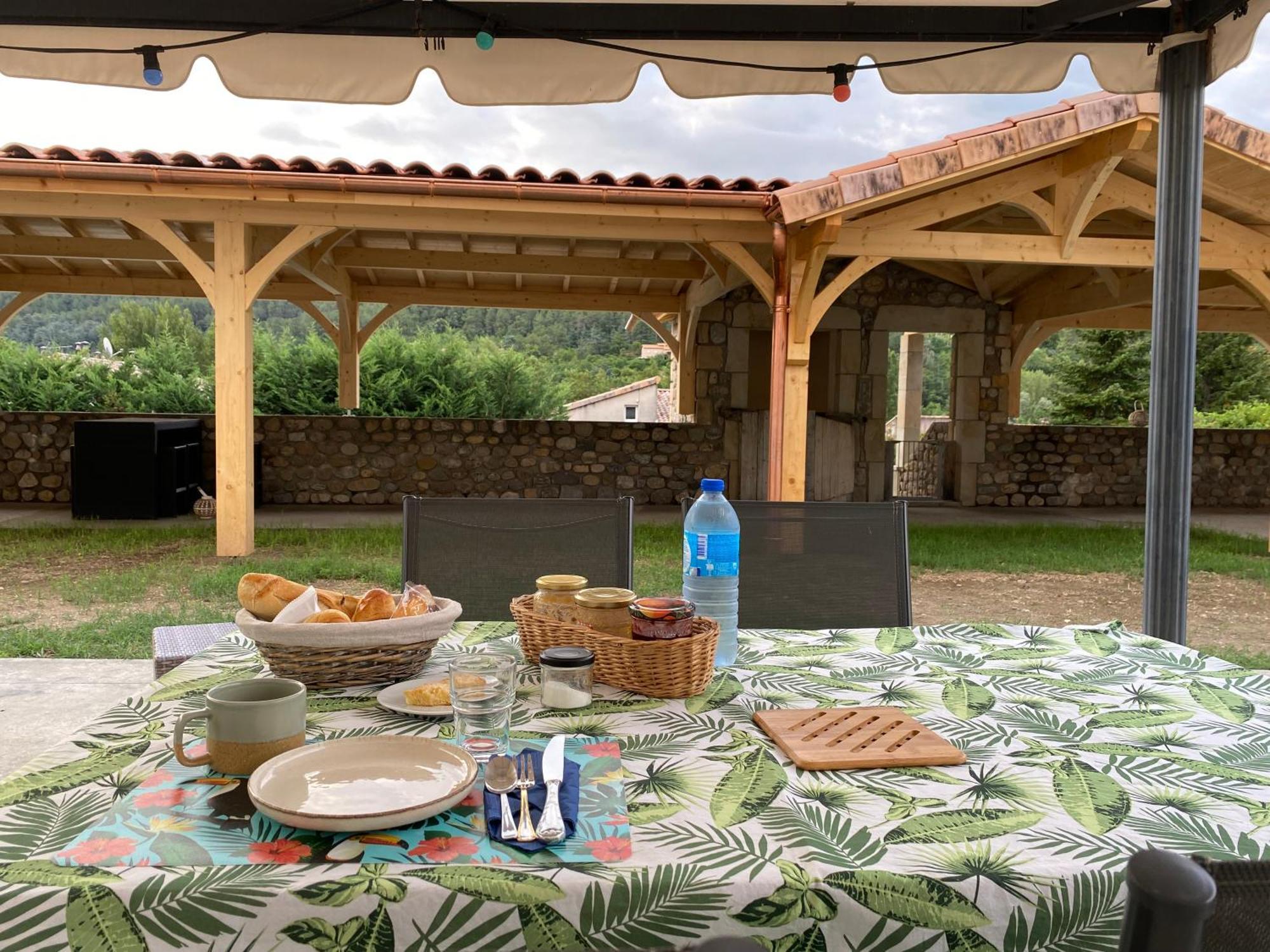 Domaine Les Buis Bed & Breakfast Saint-Fortunat-sur-Eyrieux Exterior photo